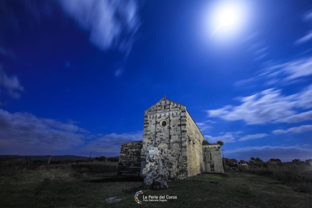 Chiesa San Michele di Salvennor di notte (Ploaghe - SS)